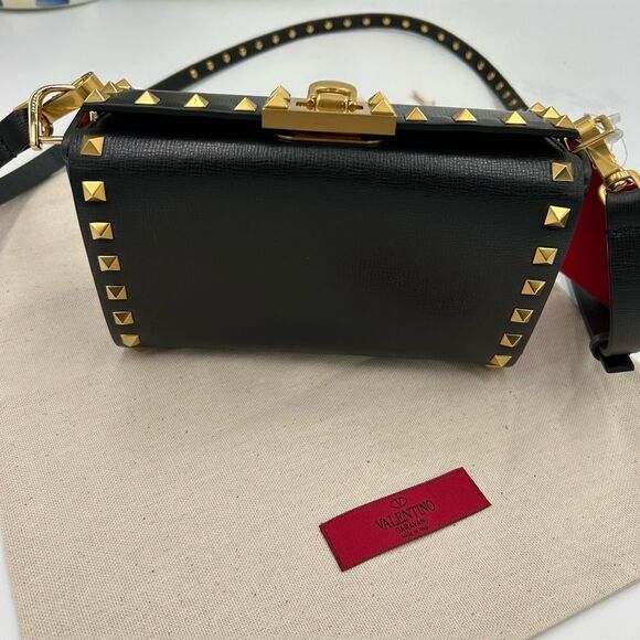 Women’s Valentino Garavani rock, stud, leather shoulder bag made in Italy - Picture 11 of 16